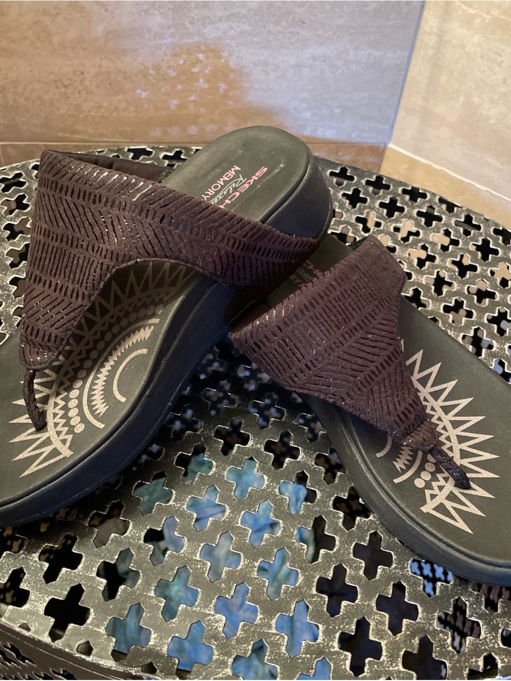Skechers Printed Hooded Thong Black Sandals - Retrogrades Memory Foam Size 6